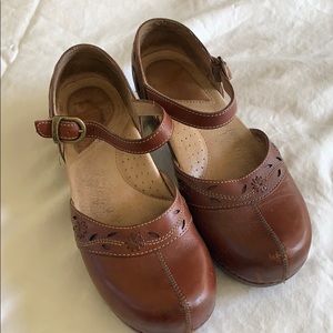 Dansko Sally brown leather Mary Janes sz 7.5/  37